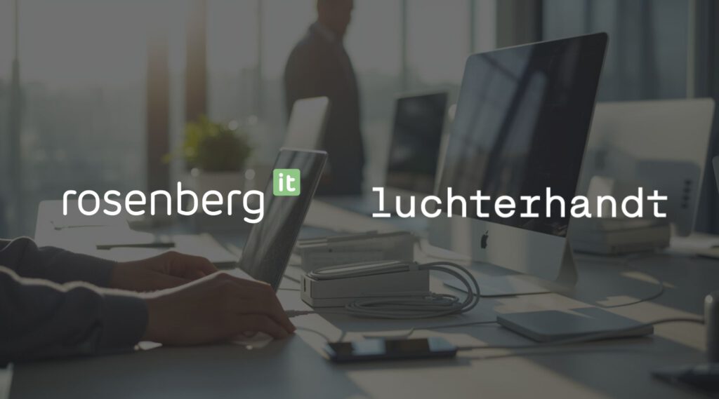 Rosenberg-IT Mitarbeiter arbeitet am Laptop